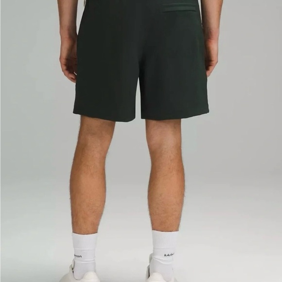 Lululemon Relaxed Fit Pull On Shorts 7” Light Woven Legacy Green Shorts Size M - Picture 2 of 5